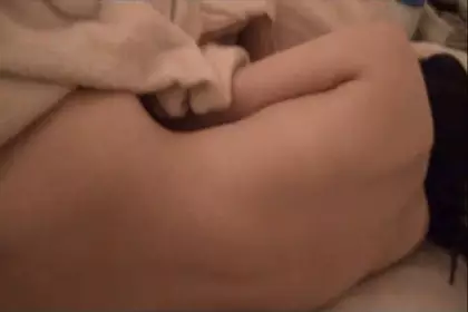 95后清纯可爱的学生妹在酒店和男友激情做爱 粉嫩的逼逼水好多草得非常爽