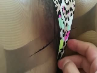 漂亮的大二兼职模特 被色魔摄影师诱惑 咸猪手玩B