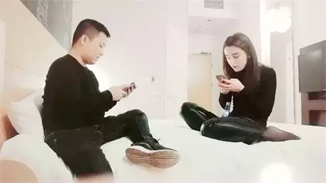 午夜探花全国探花嫖老外约了个黑衣皮裤国外妹子啪啪...